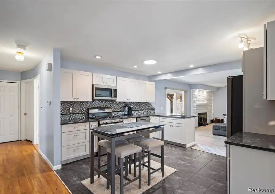 37653 Longacre Drive, Sterling Heights, MI 48312 - #3