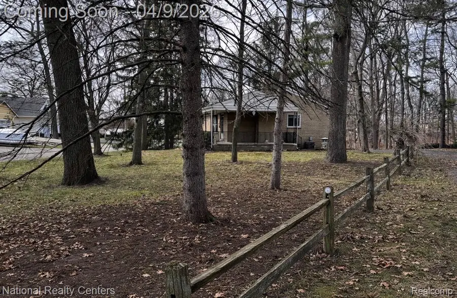 7010 Locklin Street, West Bloomfield, MI 48324 - #2