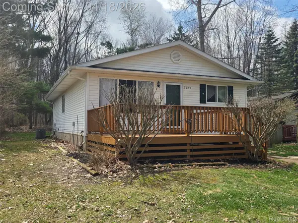 4129 W Allen Road, Howell, MI 48855