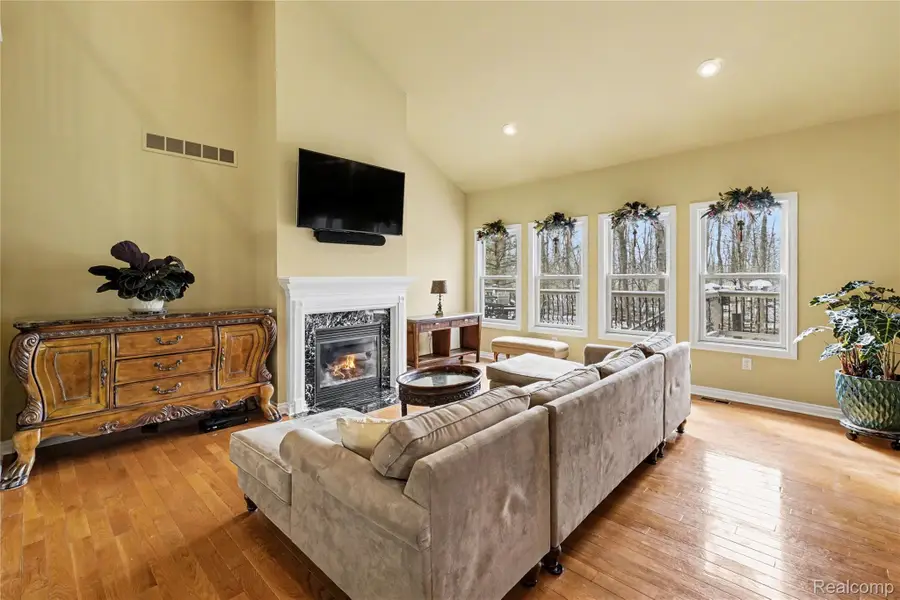 10229 Edgewood Drive, Grand Blanc, MI 48439 - #2