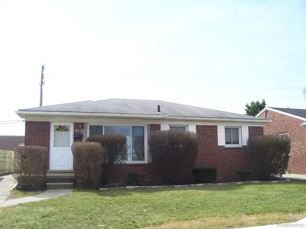 7300 Weingartz, CenterLine, MI 48015