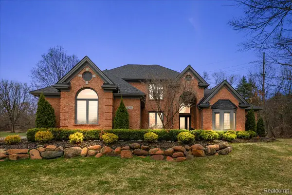 120 Wendover Court, CommerceTwp, MI 48390