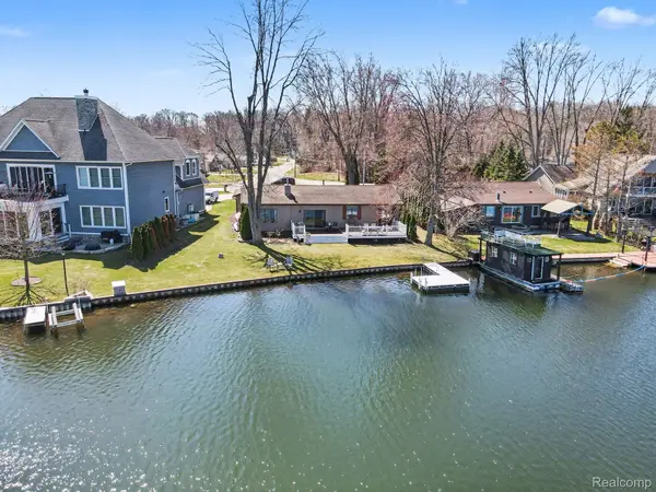 11591 Pleasant View Drive, Pinckney, MI 48169