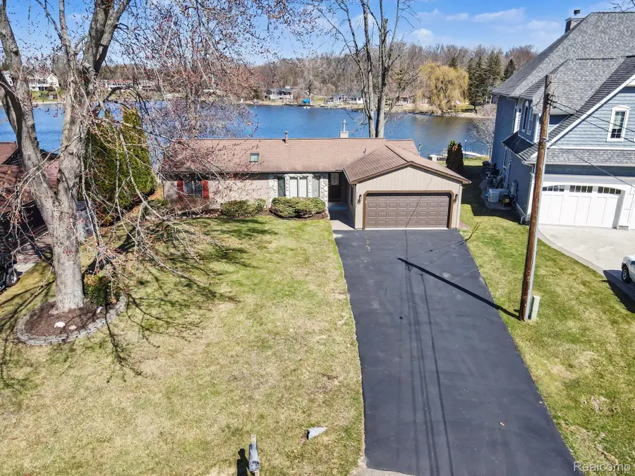 11591 Pleasant View Drive, Pinckney, MI 48169 - #2