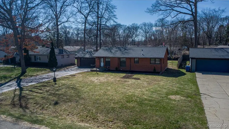 1407 Bielby Street, Waterford, MI 48328 - #2