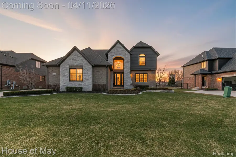 54933 Black Hills Lane, Utica, MI 48316 - #2