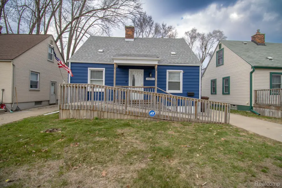 34294 Glover Street, Wayne, MI 48184 - #2
