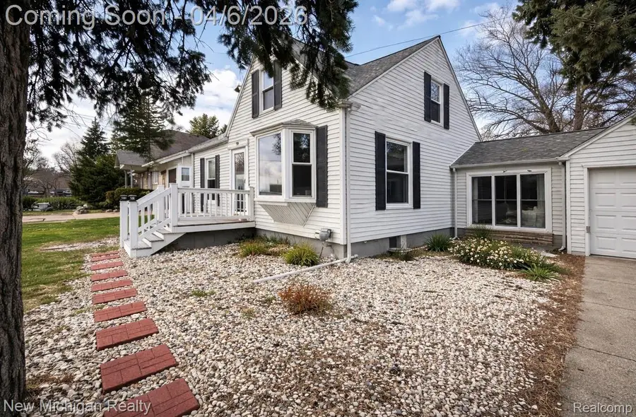 1224 W Bristol Road, Flint, MI 48507 - #2