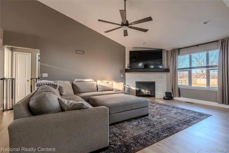 36303 Egan Street, Clinton Township, MI 48035 - #2