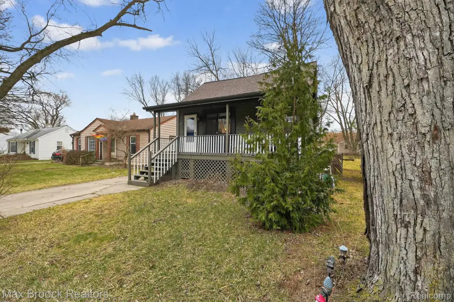 21631 Tulane Avenue, Farmington, MI 48336 - #2