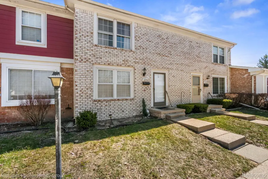 2775 Seaton Circuit W, Warren, MI 48091 - #2