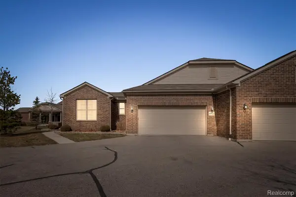 49121 Garrett Court, Macomb, MI 48042