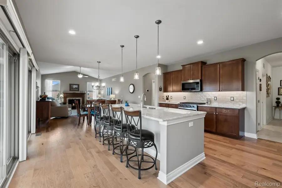 49121 Garrett Court, Macomb, MI 48042 - #2