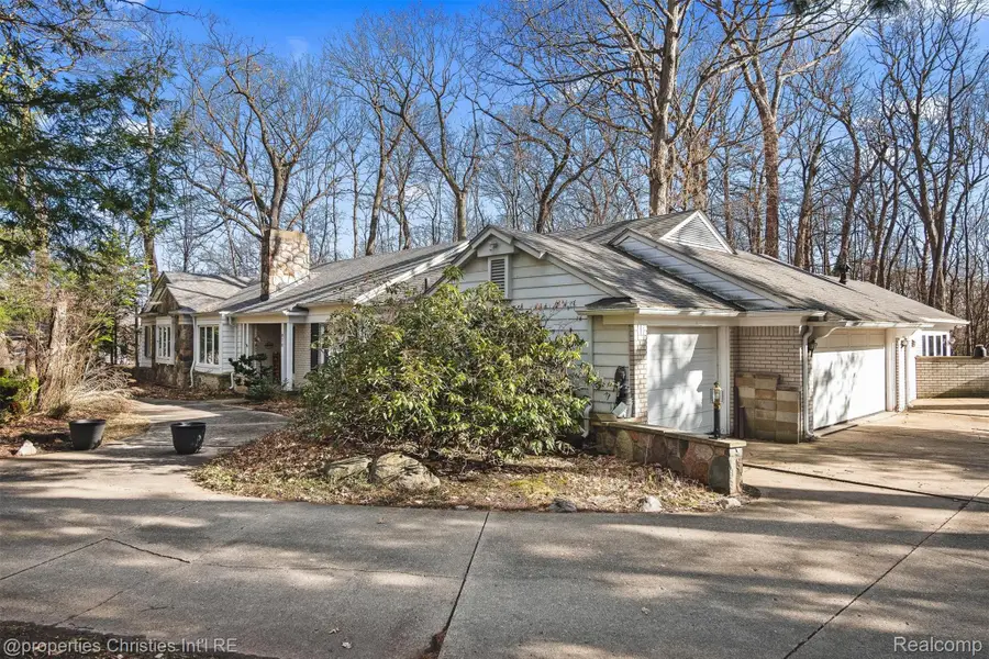 870 Highwood Drive, Bloomfield, MI 48304 - #2