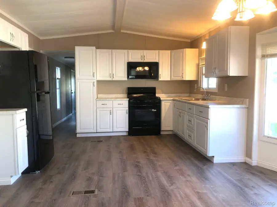 101 Spruce Drive, Jonesville, MI 49250 - #3