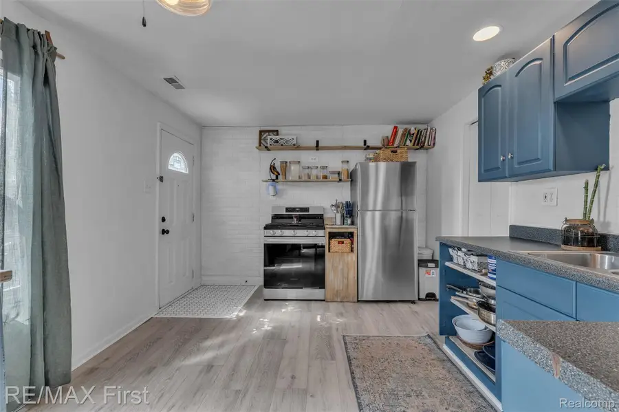 21133 Woodward Street, Clinton Township, MI 48035 - #3