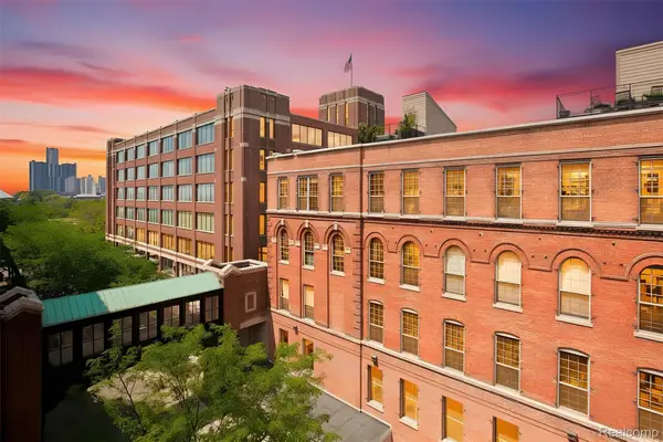 200 River Place Drive #33, Detroit, MI 48207