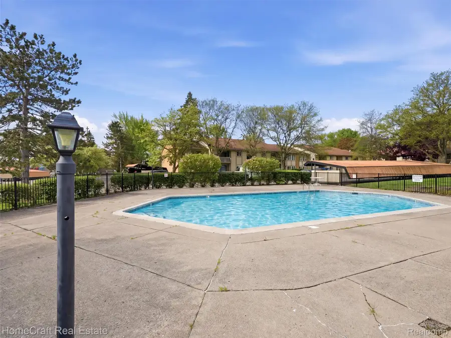 27920 Berrywood Lane #33, Farmington Hills, MI 48334 - #3