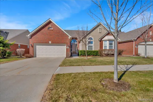 30229 Viewcrest Drive, Novi, MI 48377