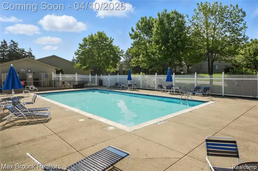 4231 Foxpointe Drive, West Bloomfield, MI 48323 - #3