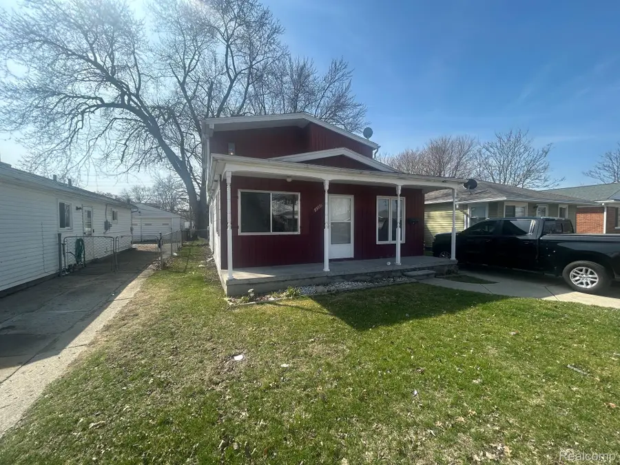 25651 Mcdonald Street, Dearborn Heights, MI 48125 - #2