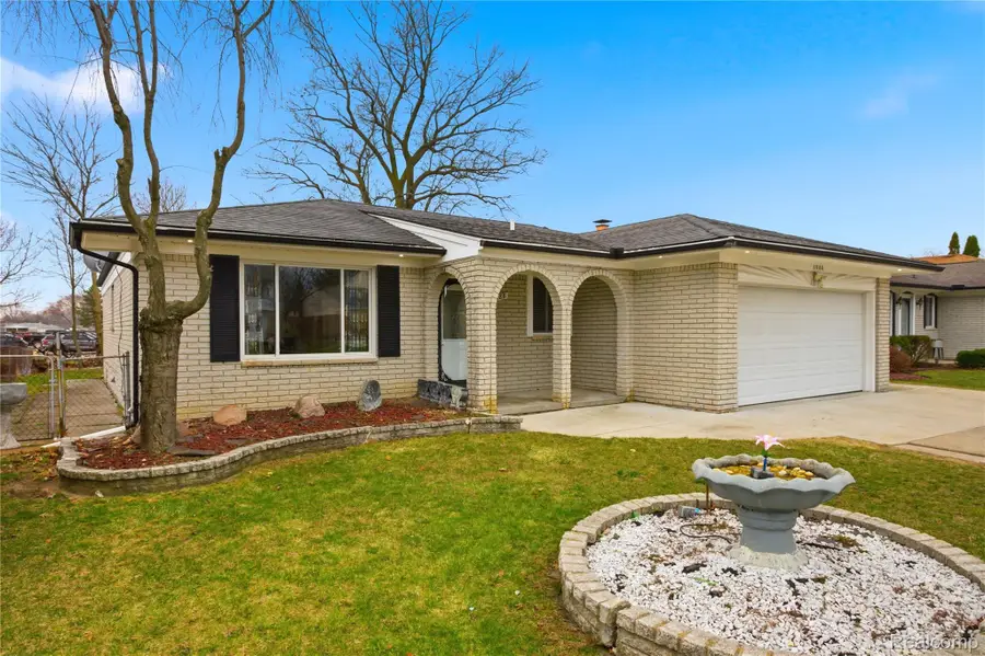 3088 Gloucester Drive, Sterling Heights, MI 48310 - #2