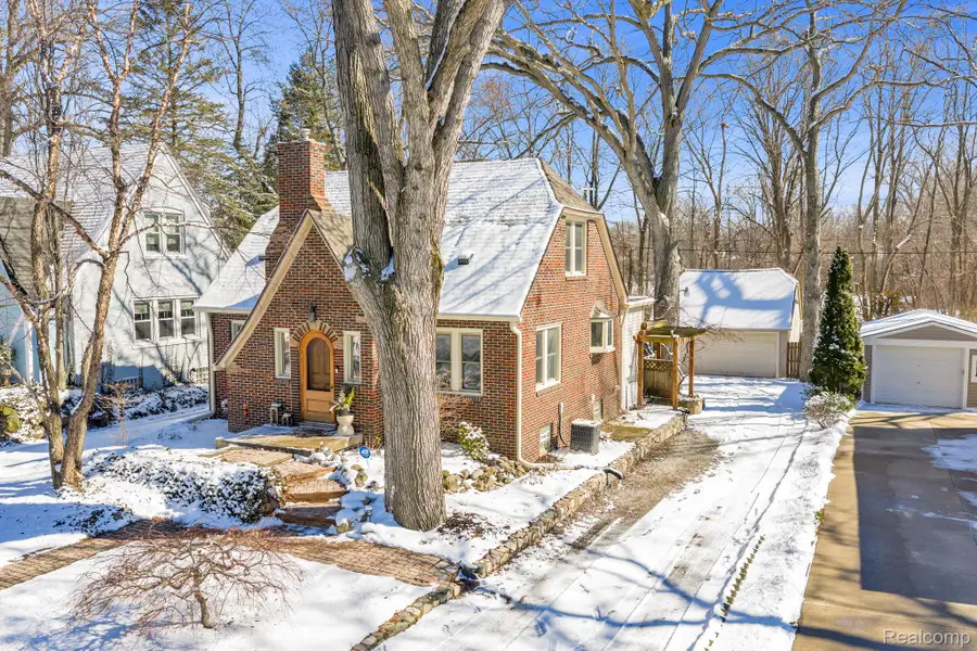 2179 Avondale Street, Sylvan Lake, MI 48320 - #3