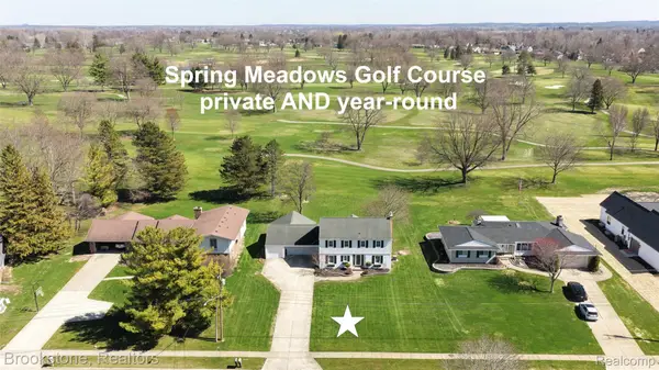 1322 Meadow Green, Linden, MI 48451