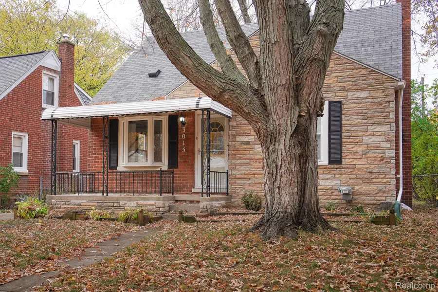 3015 N Vermont Avenue, Royal Oak, MI 48073 - #3