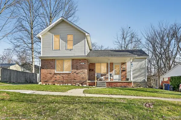 416 Lake Street, Howell, MI 48843