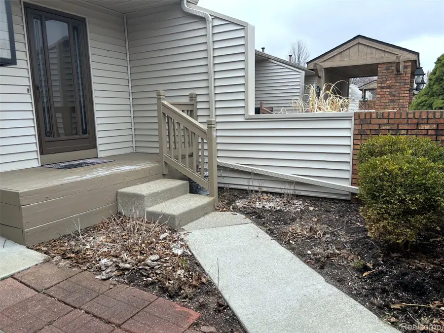 62072 Yorktown - Unit 4, South Lyon, MI 48178 - #2