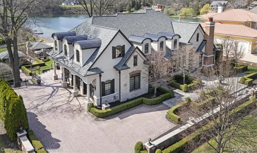 18939 Bella Vista Court, Northville, MI 48168 - #2