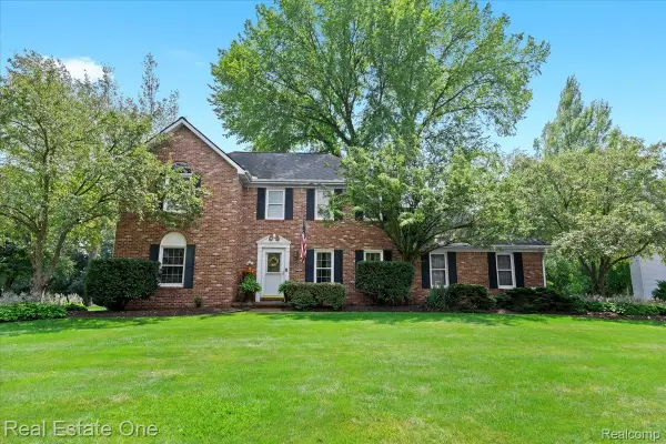 11163 Sand Crane Way, SouthLyon, MI 48178