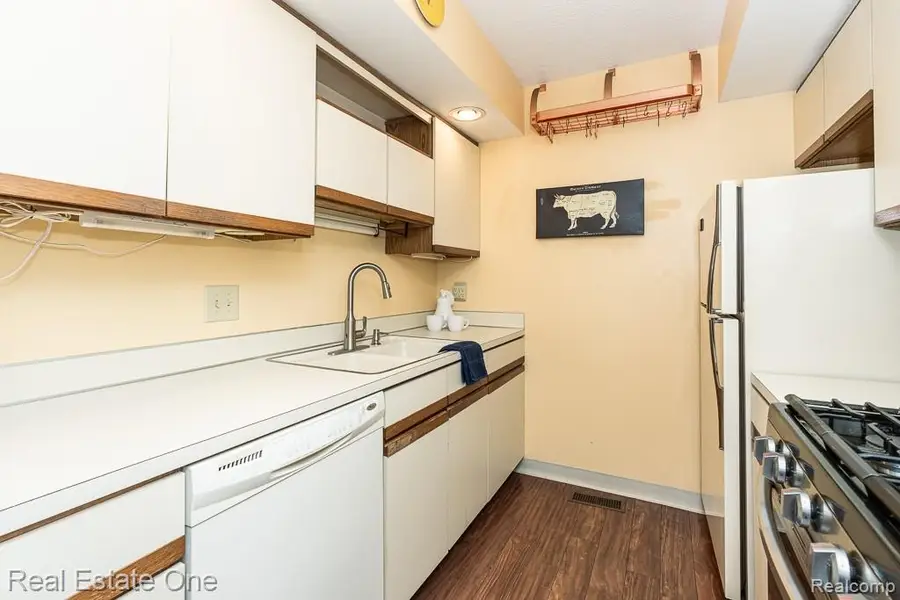 205 E Jolly Road #1, Lansing, MI 48910 - #3