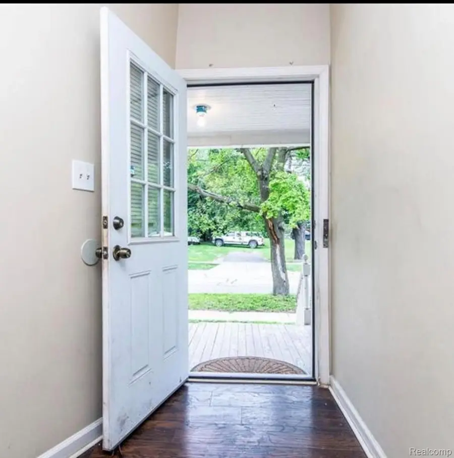 132 E Howard Street, Pontiac, MI 48342 - #2