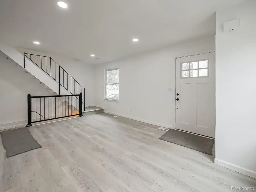 1422 Harbor Drive, Walled Lake, MI 48390 - #3