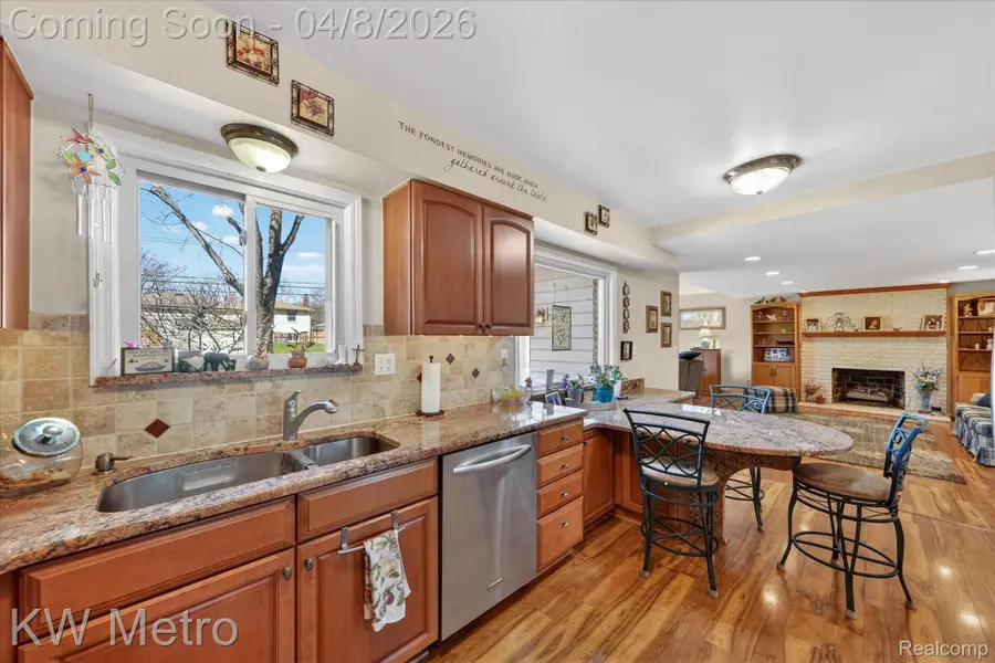 5037 Thorncroft Avenue, Royal Oak, MI 48073 - #3