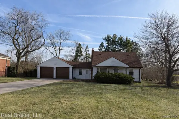 30221 Maplewood Street, GardenCity, MI 48135