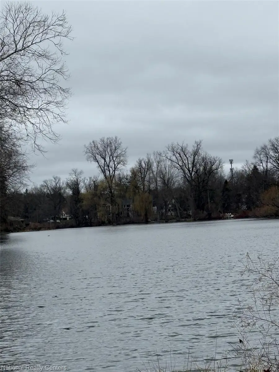 138 N Holcomb Road, Clarkston, MI 48346 - #2