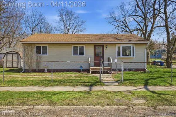 90 N Josephine Avenue, Waterford, MI 48328