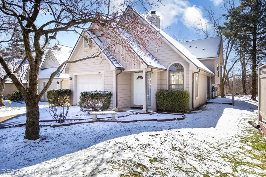 2521 Country Village Court, Ann Arbor, MI 48103 - #3