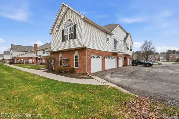 556 Olde English Circle #94, Howell, MI 48855