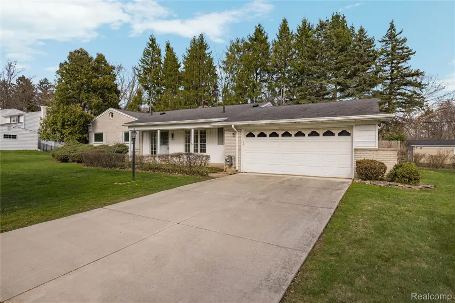 7077 Brookridge Drive, West Bloomfield, MI 48322 - #2