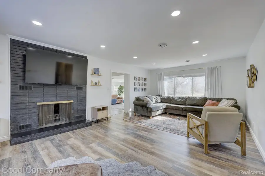 4896 Chicago Road, Warren, MI 48092 - #3