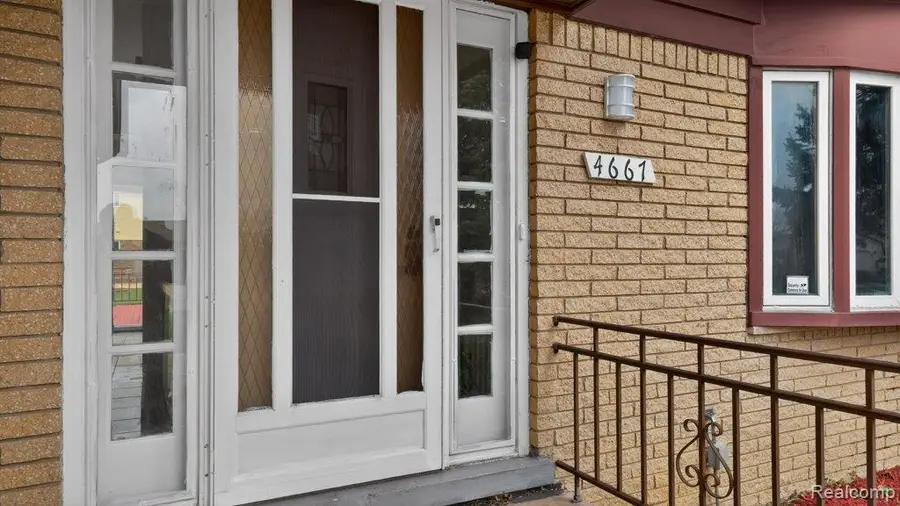 4667 Bloomfield Drive, Sterling Heights, MI 48310 - #2