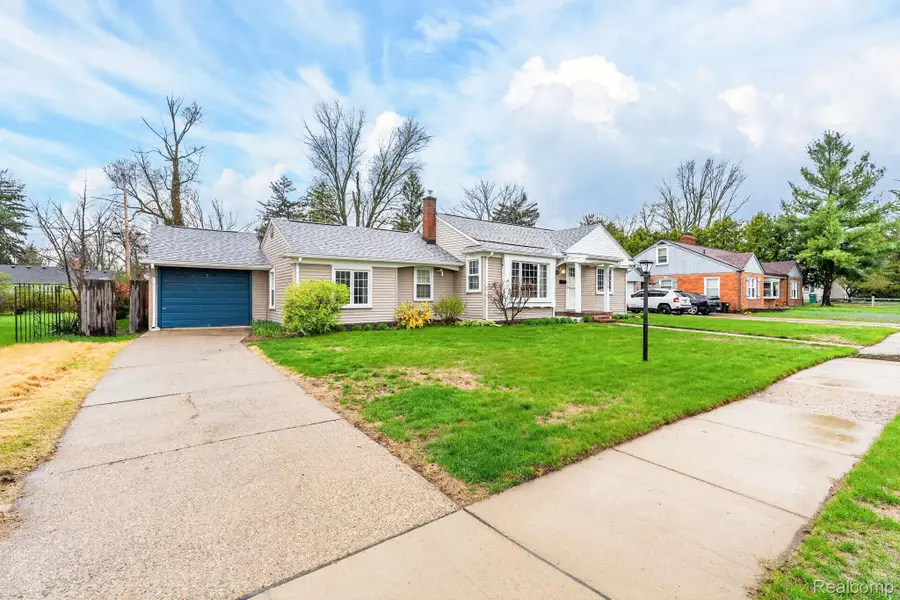 22515 Floral Street, Farmington, MI 48336 - #2