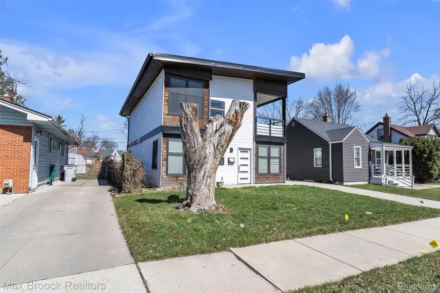 51 E Shevlin Avenue, Hazel Park, MI 48030 - #2