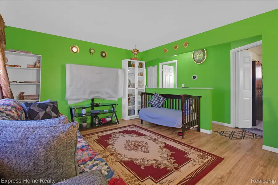 11808 Mckinley Drive, Warren, MI 48089 - #3