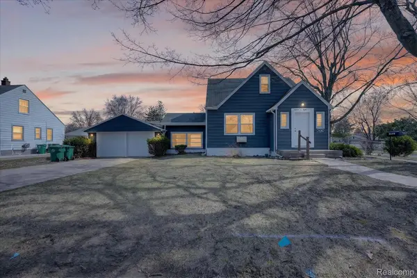 1108 Helen Street, GardenCity, MI 48135