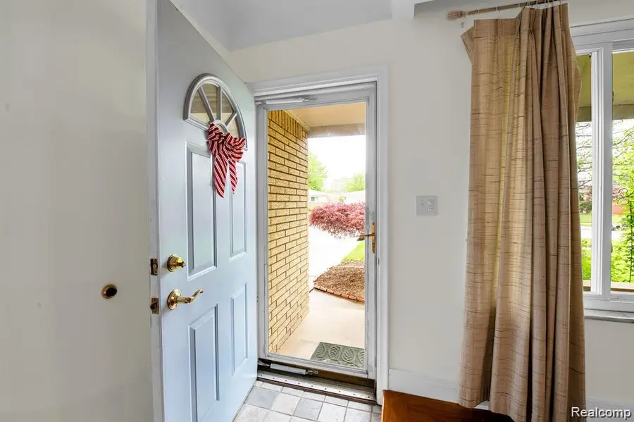 28314 James Drive, Warren, MI 48092 - #2